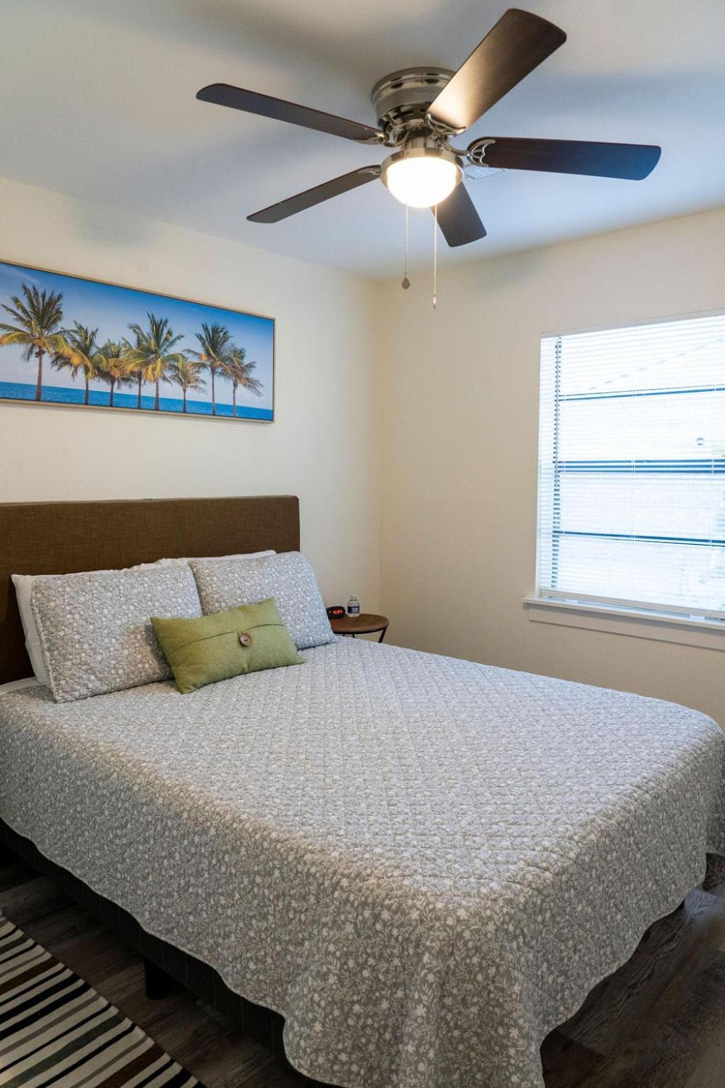 Madrona's B- Fully Fenced And Pet Friendly Charleston