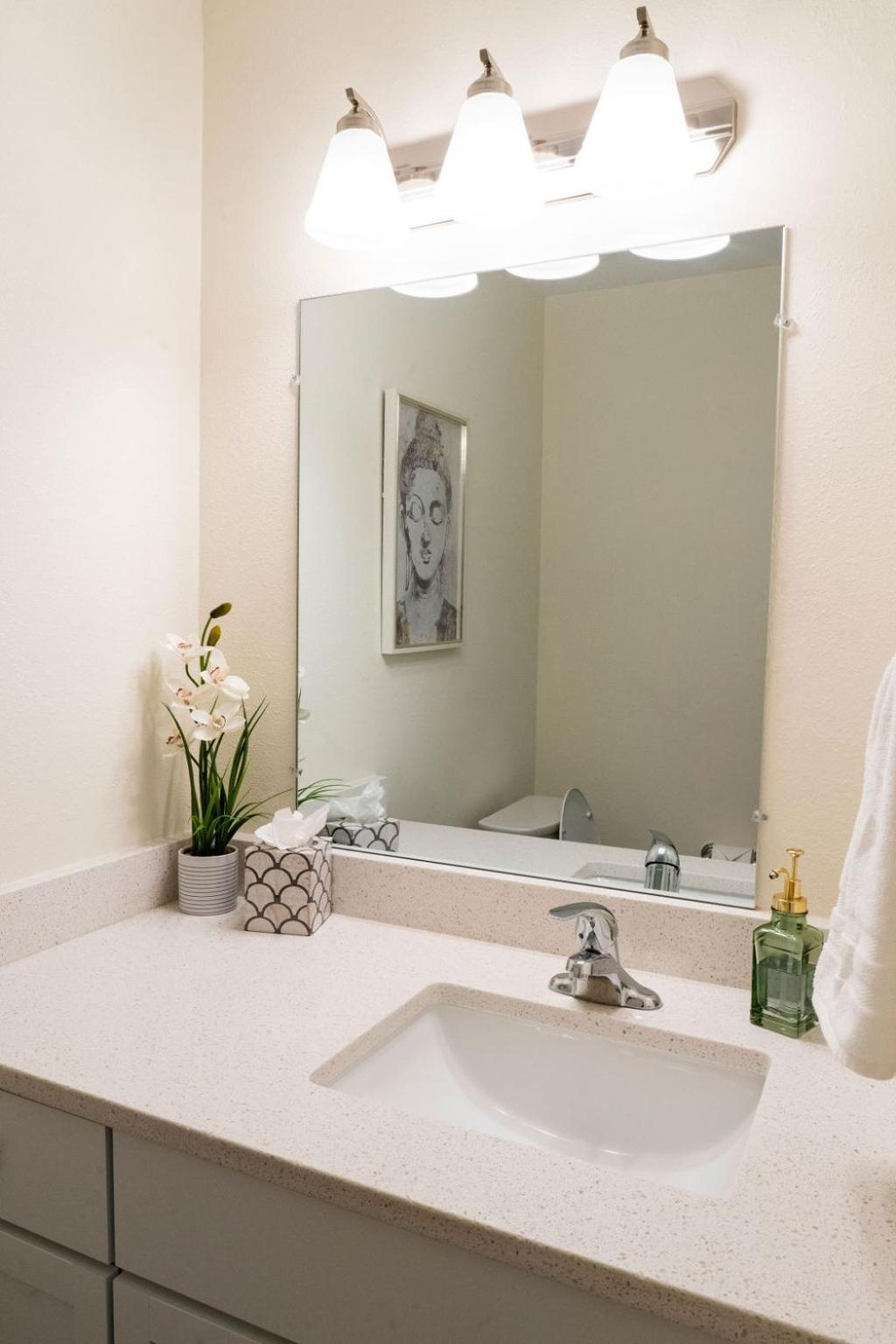 Madrona's B- Fully Fenced And Pet Friendly Holiday home *
