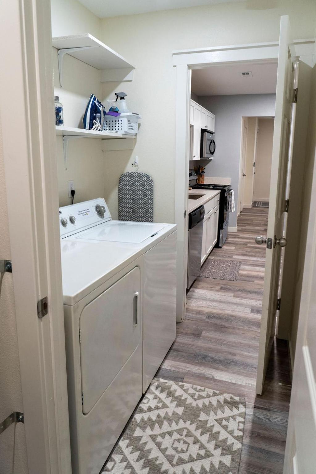 Madrona's B- Fully Fenced And Pet Friendly Holiday home Charleston