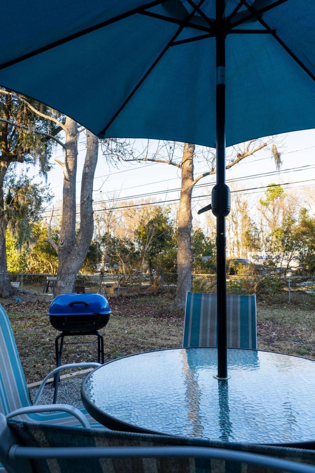 Madrona's B- Fully Fenced And Pet Friendly Holiday home *