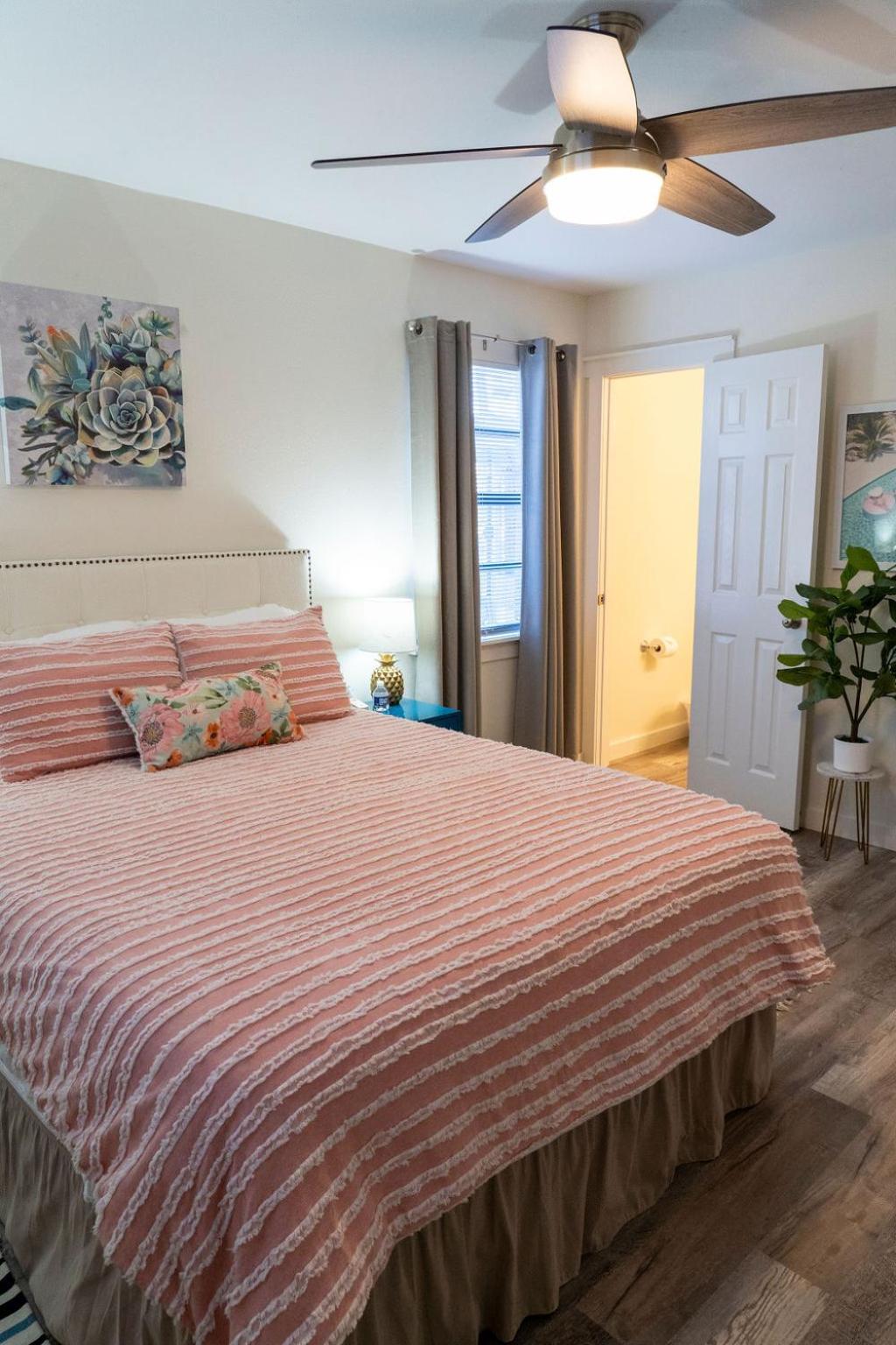 Madrona's B- Fully Fenced And Pet Friendly Holiday home