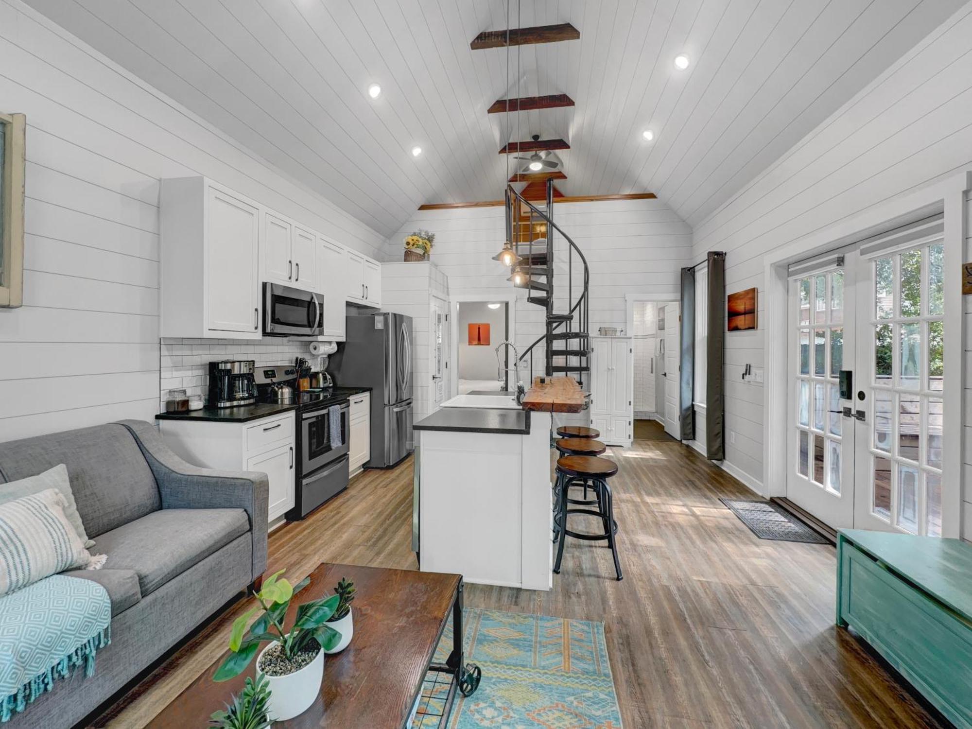 Cozy Island * Charleston