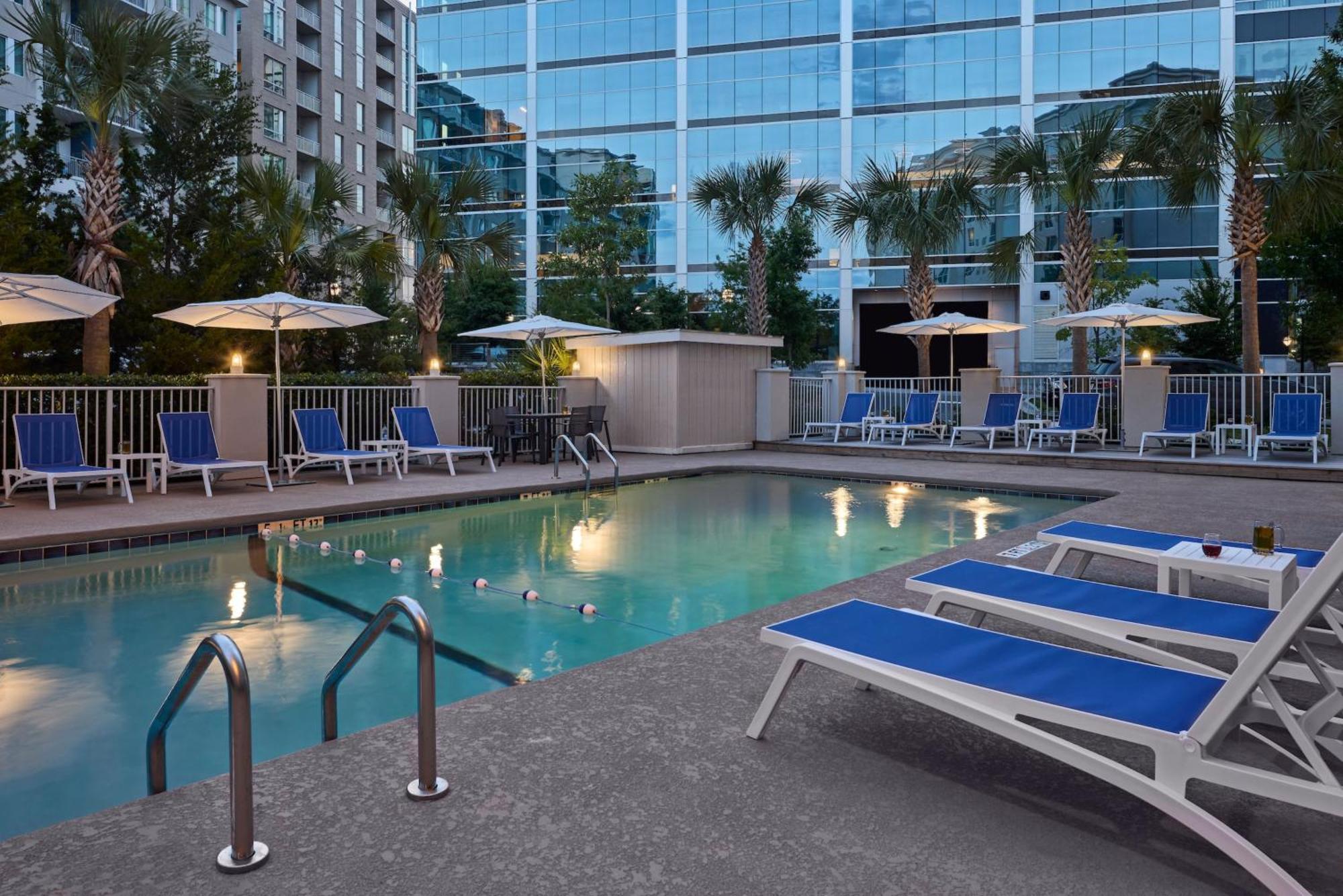 Express & Dwtn -westedge By Ihg Hotel