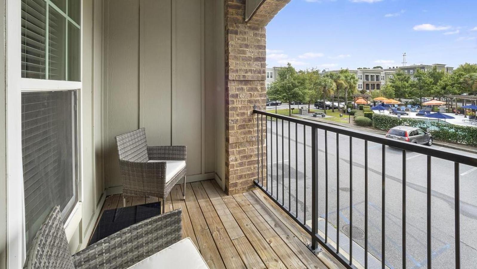 Landing - Modern With Amazing Amenities Charleston