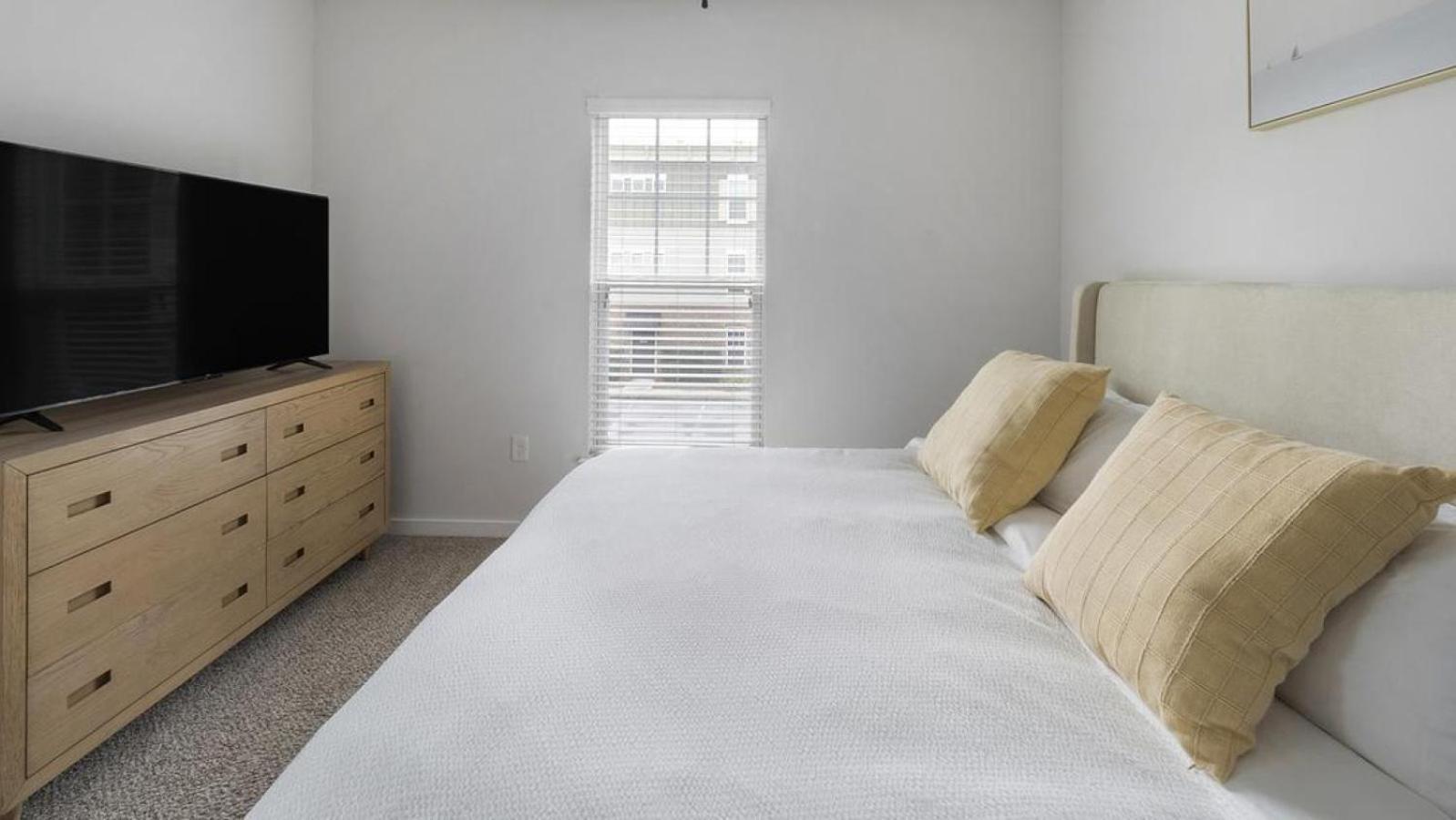 Landing - Modern With Amazing Amenities Charleston