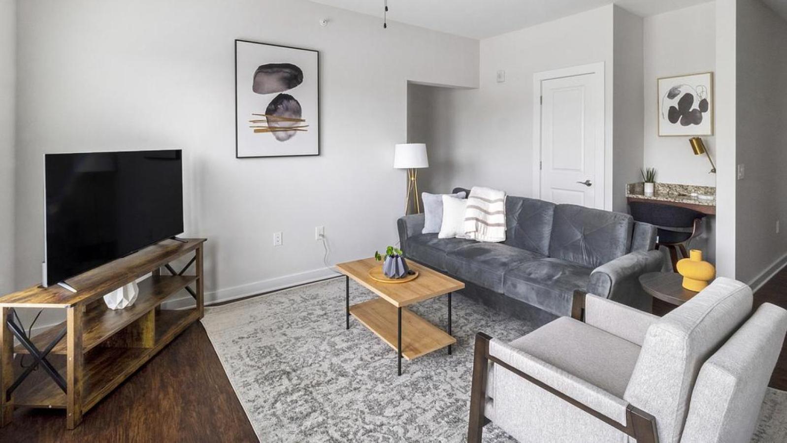 Landing - Modern With Amazing Amenities Charleston