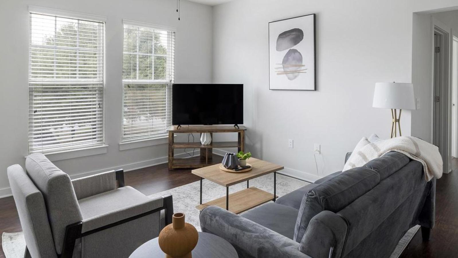 Landing - Modern With Amazing Amenities
