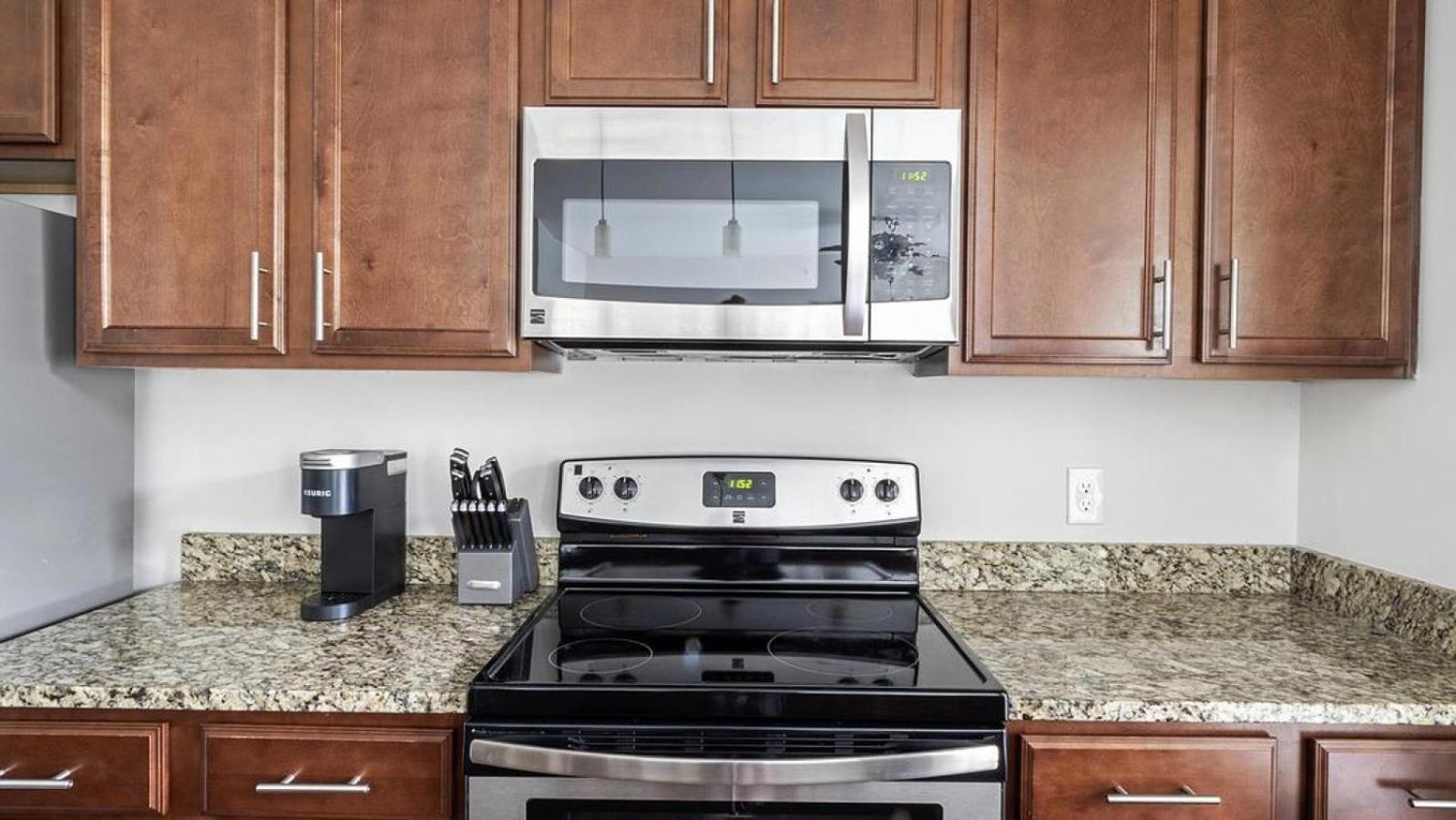 Apartment Landing - Modern With Amazing Amenities