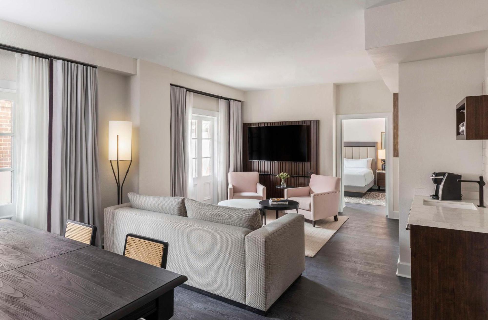 Mills House Charleston, Curio Collection By Hilton