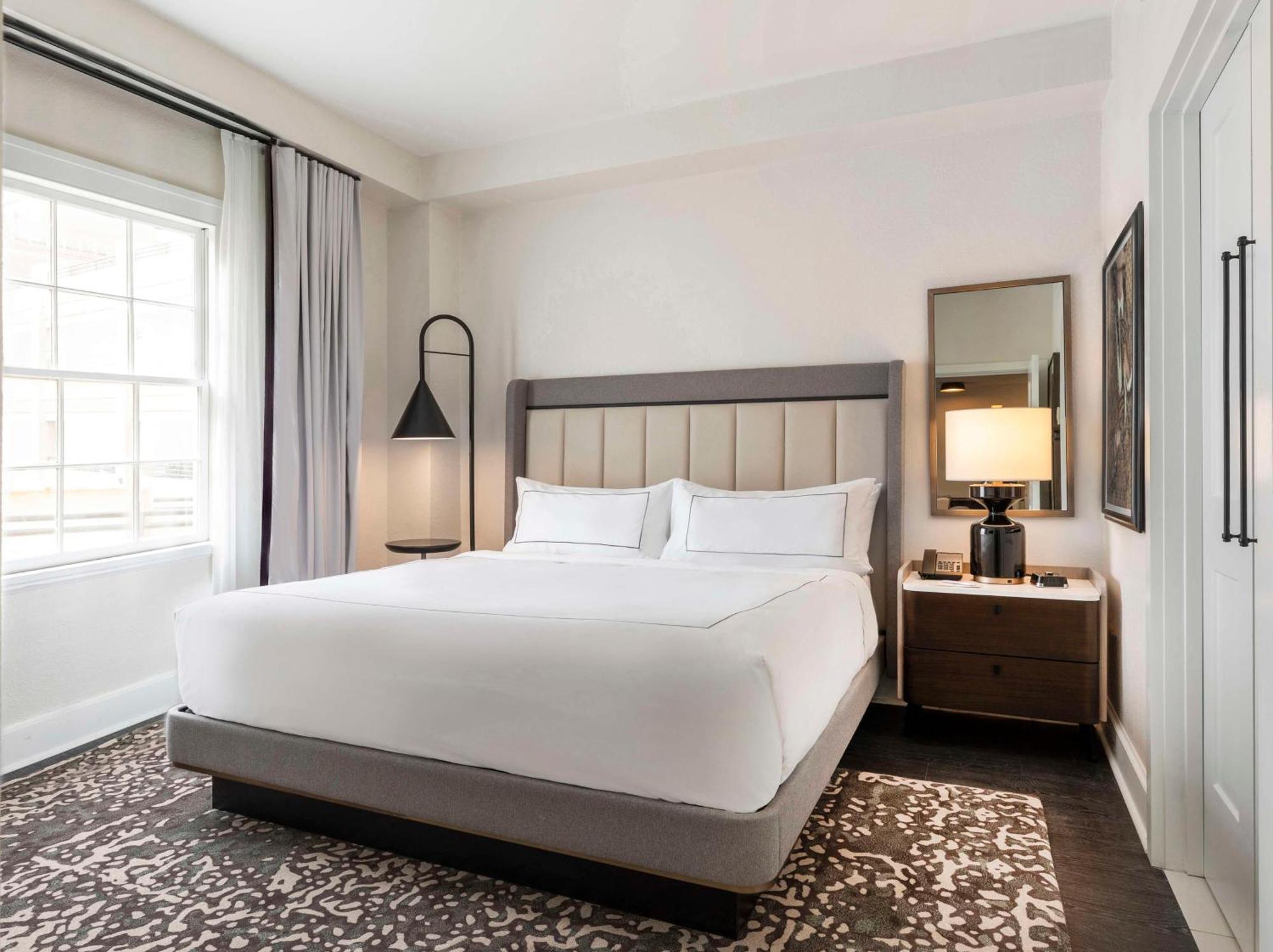 Mills House Charleston, Curio Collection By Hilton
