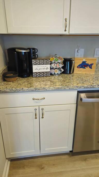 Villa Chic Oasis: 3br, 2ba, Private Deck Charleston