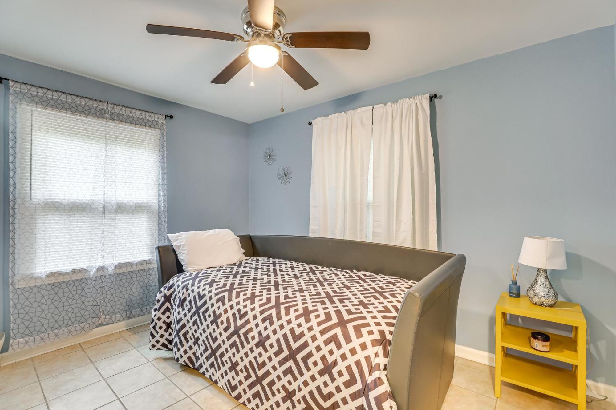 Holiday home Serene Near Airport Pets Welcome! *