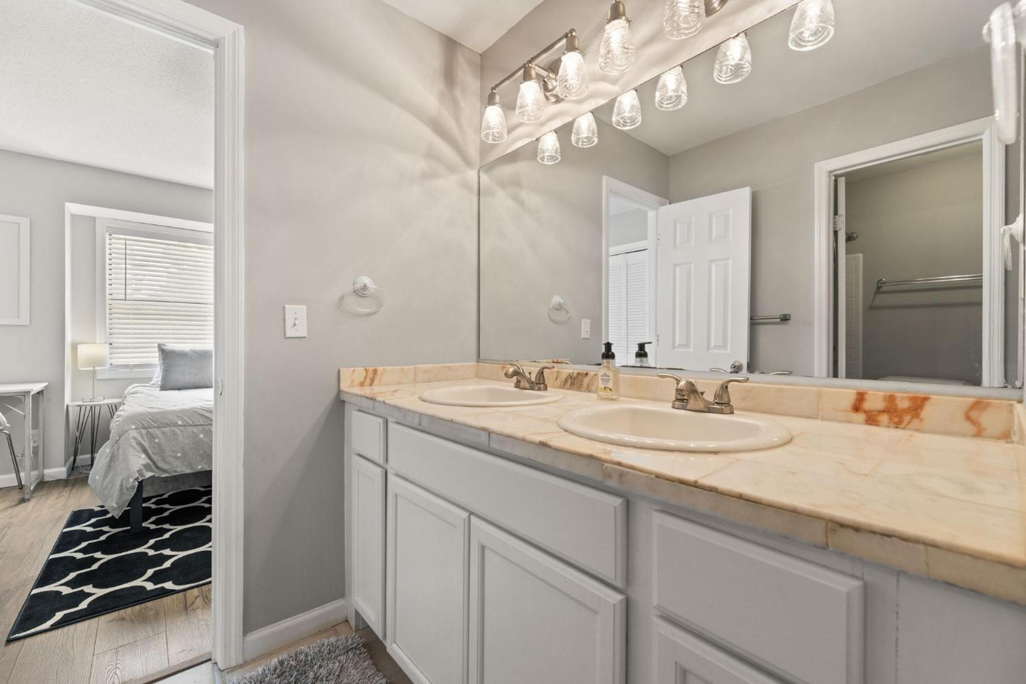 Cypress Apartment *