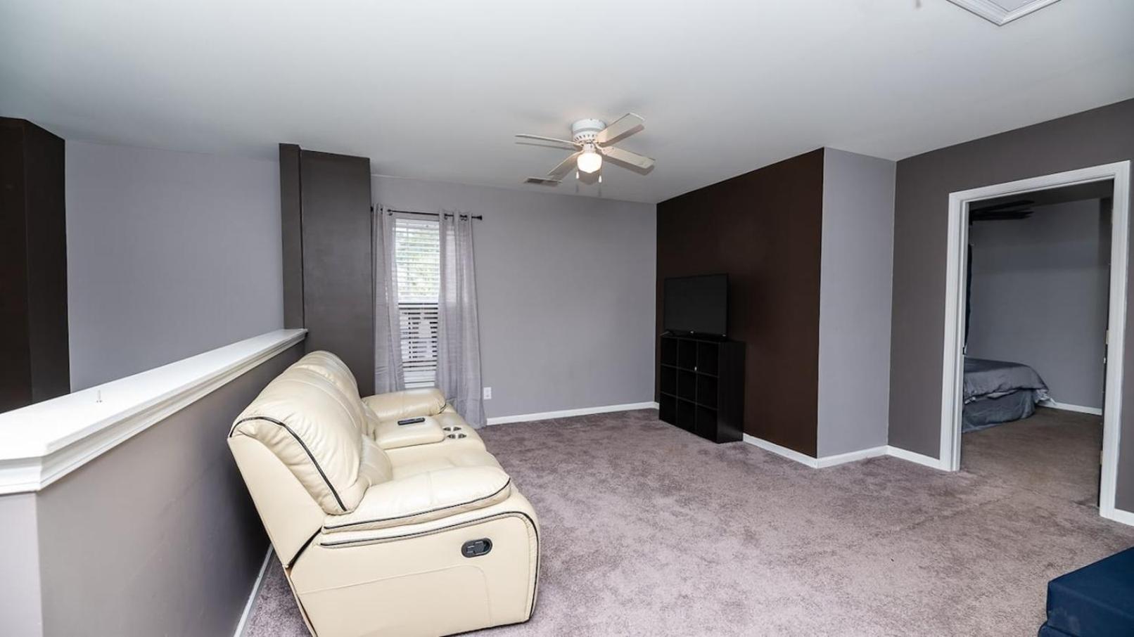 Charming, Spacious, Ideal 4 Groups Near Holiday home