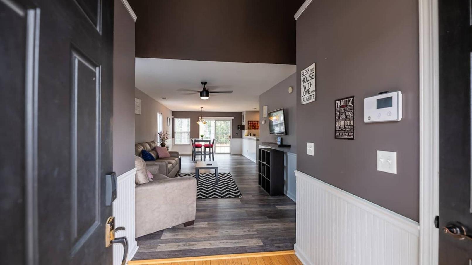 Charming, Spacious, Ideal 4 Groups Near *
