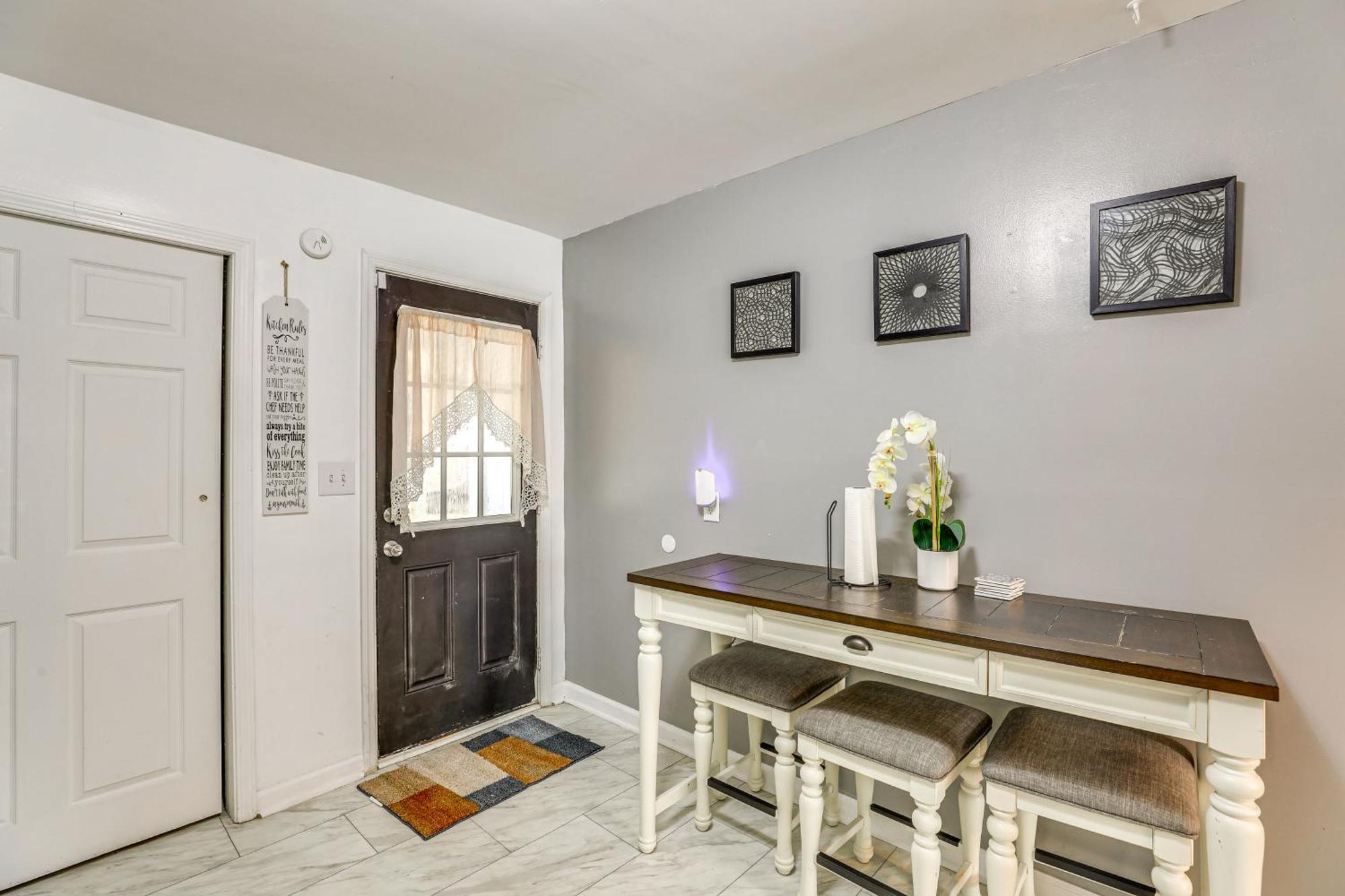 Serene Near Airport Pets Welcome! Holiday home