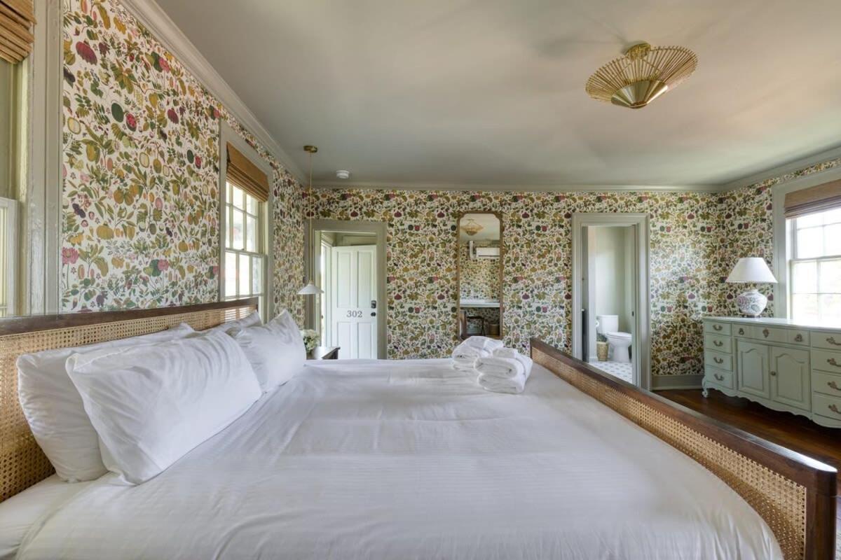 The Nicholas Veranda King - Walk To King Bed & Breakfast