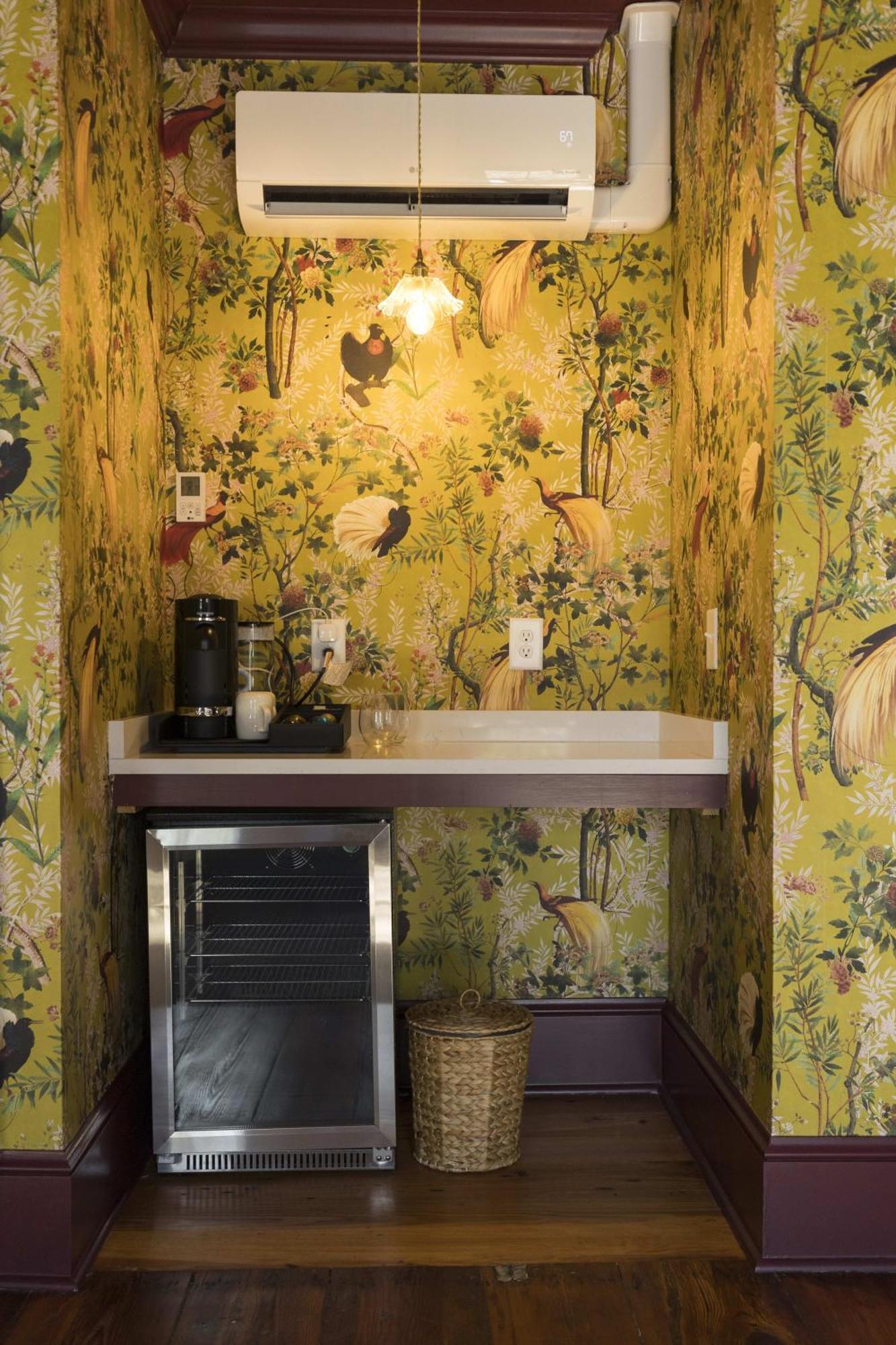 The Nicholas George's King Suite- Walk To King *