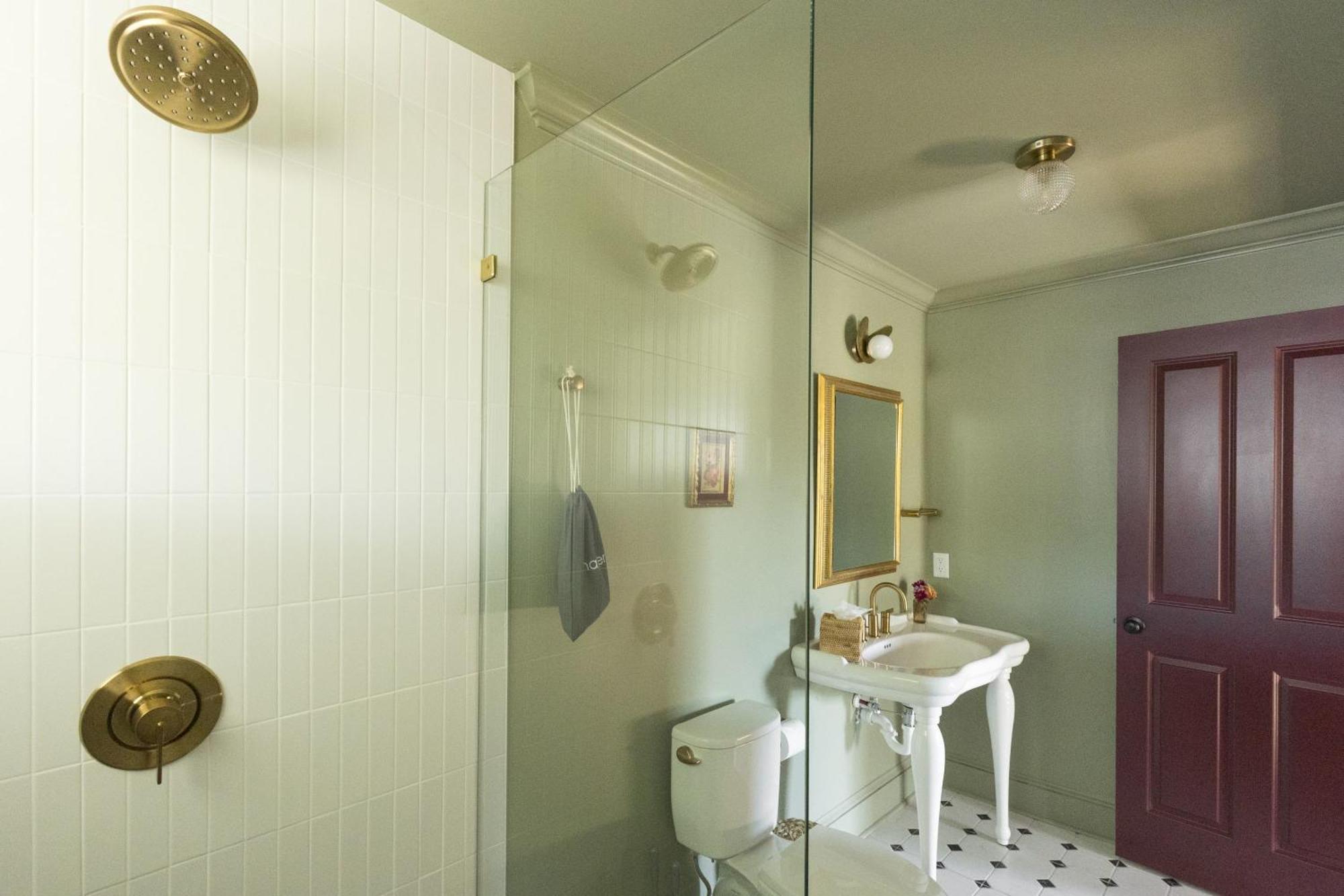 The Nicholas George's King Suite- Walk To King Charleston