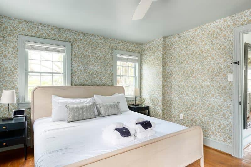 The Ashley Carriage House Includes Breakfast Holiday home