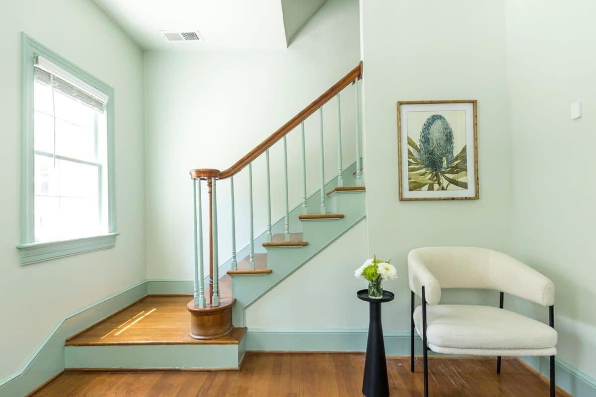 The Ashley Carriage House Includes Breakfast