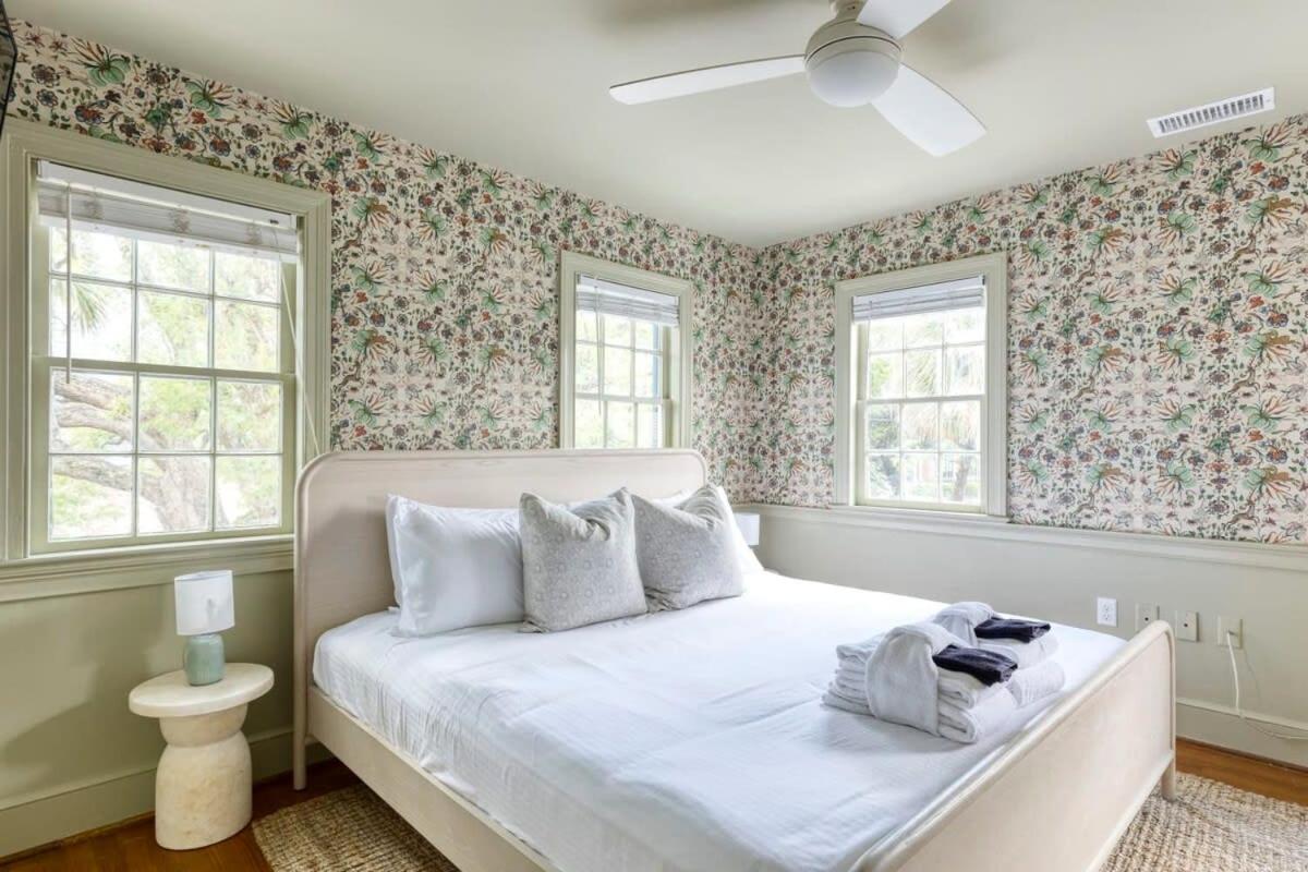The Ashley Carriage House Includes Breakfast