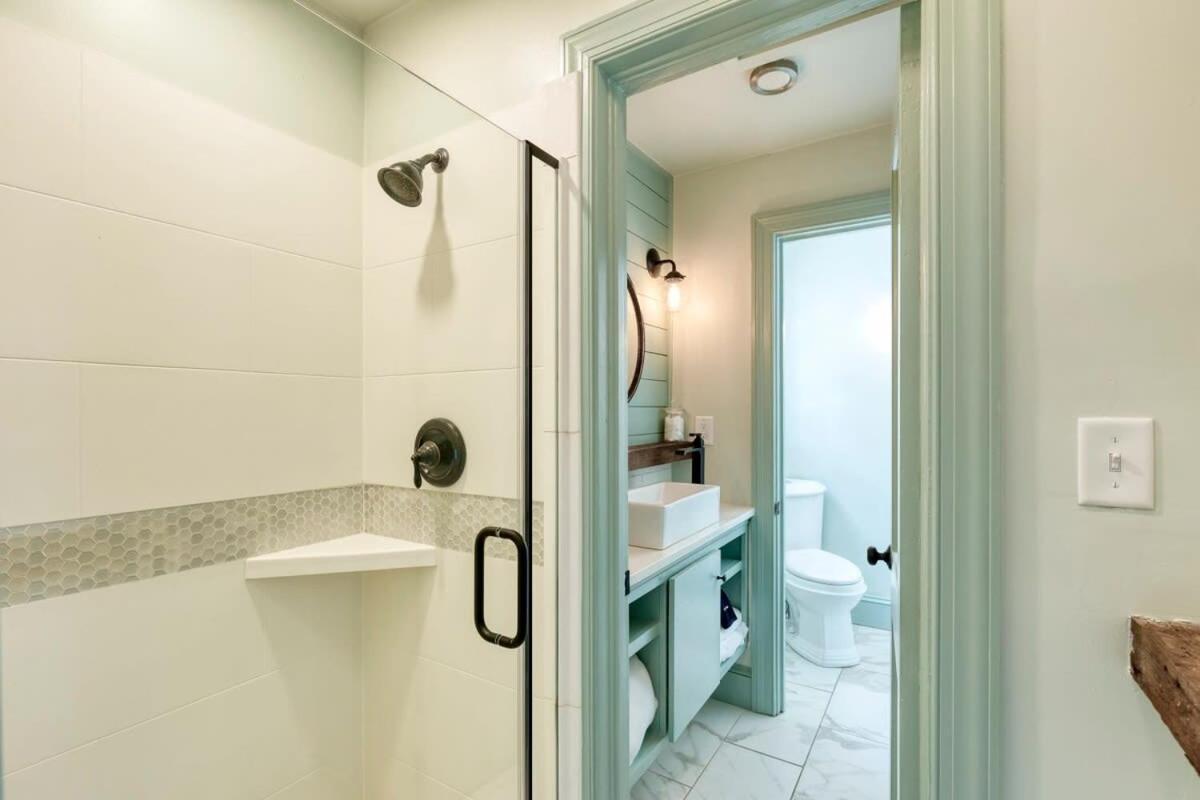 The Ashley Carriage House Includes Breakfast *