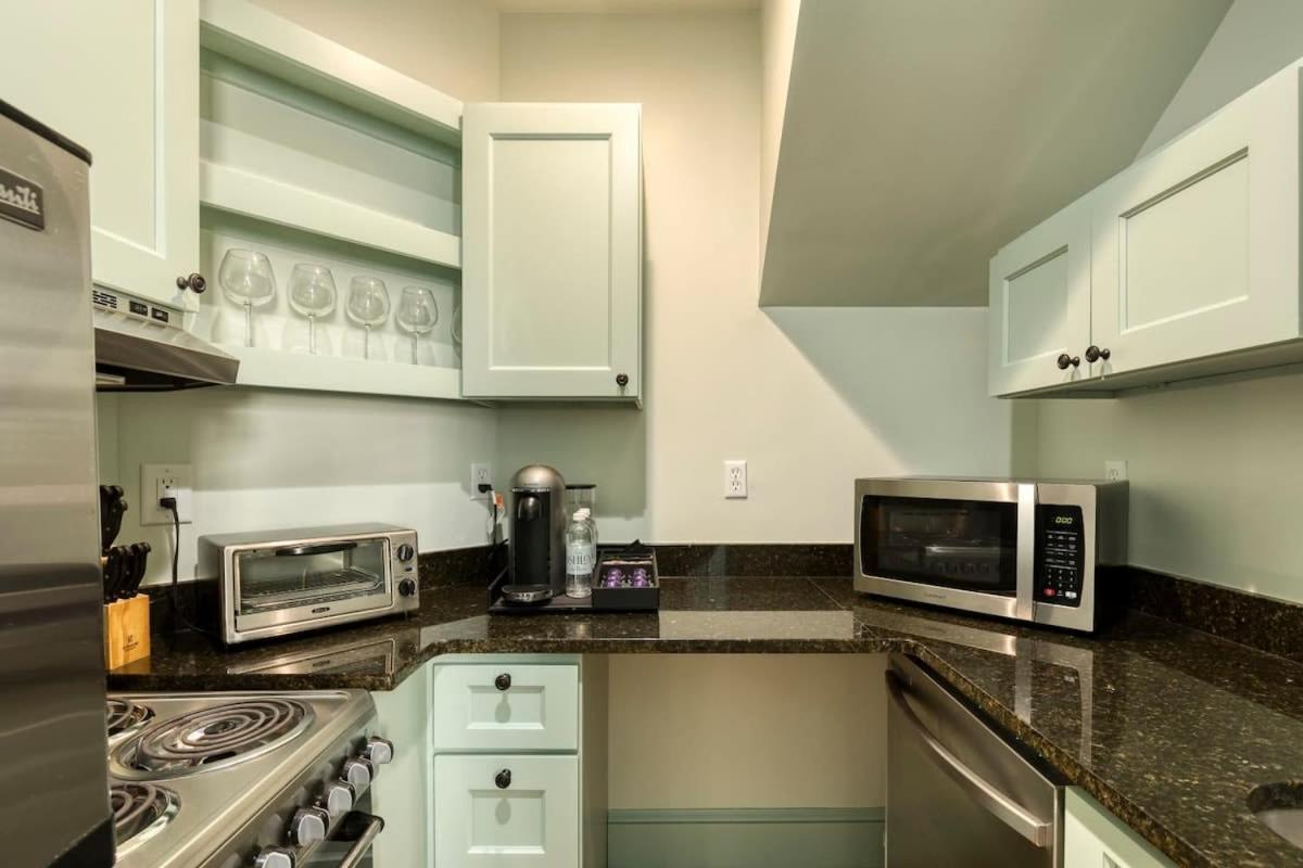 The Ashley Carriage House Includes Breakfast * Charleston
