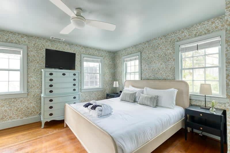 The Ashley Carriage House Includes Breakfast Holiday home *