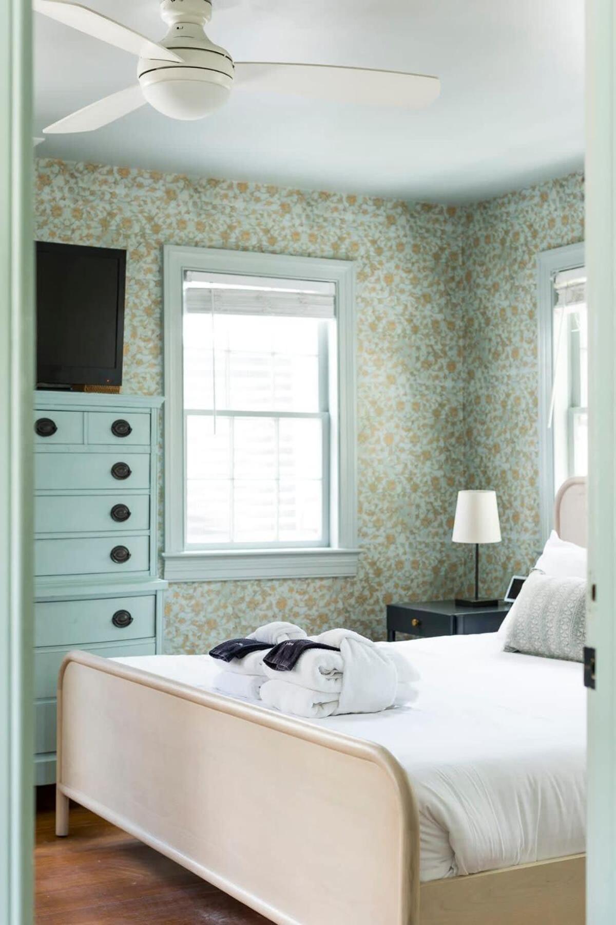 The Ashley Carriage House Includes Breakfast Charleston