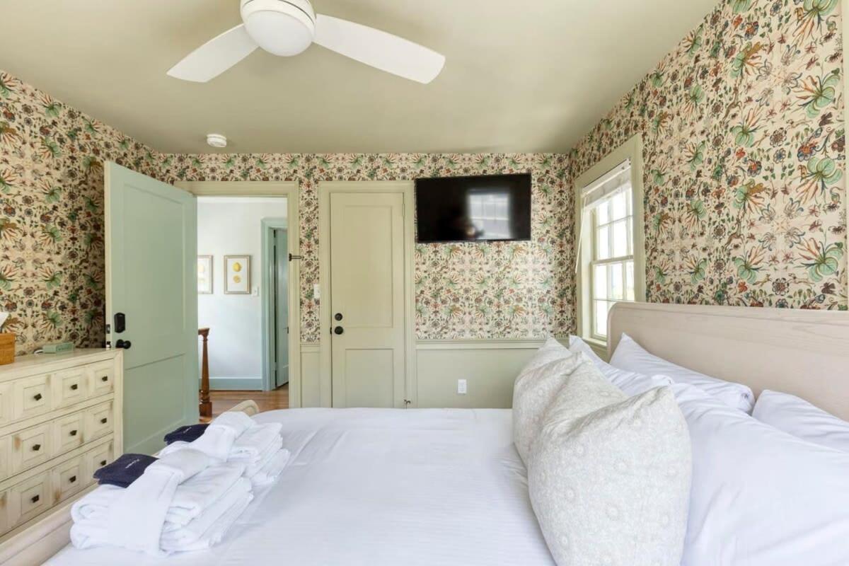 The Ashley Carriage House Includes Breakfast Holiday home *