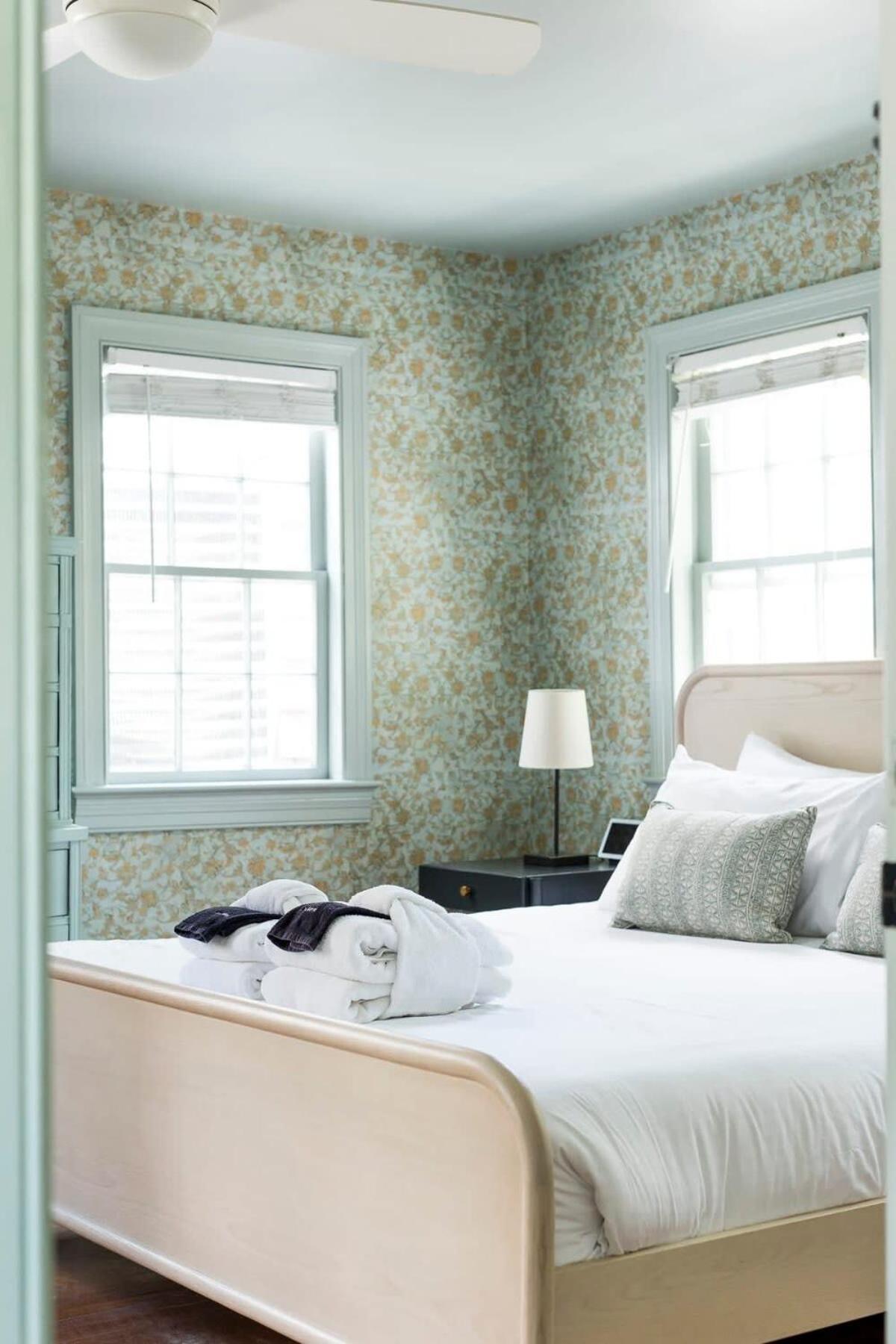 The Ashley Carriage House Includes Breakfast *