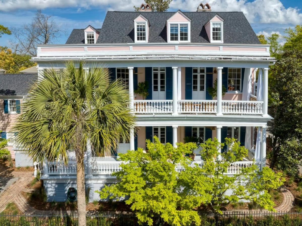 The Ashley Carriage House Includes Breakfast