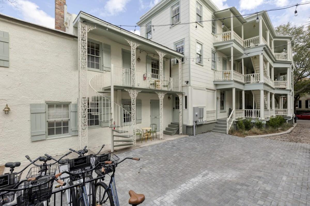 The Nicholas Veranda King - Steps To King Charleston