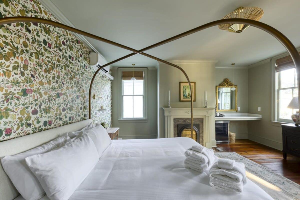 The Nicholas Veranda King - Steps To King Charleston