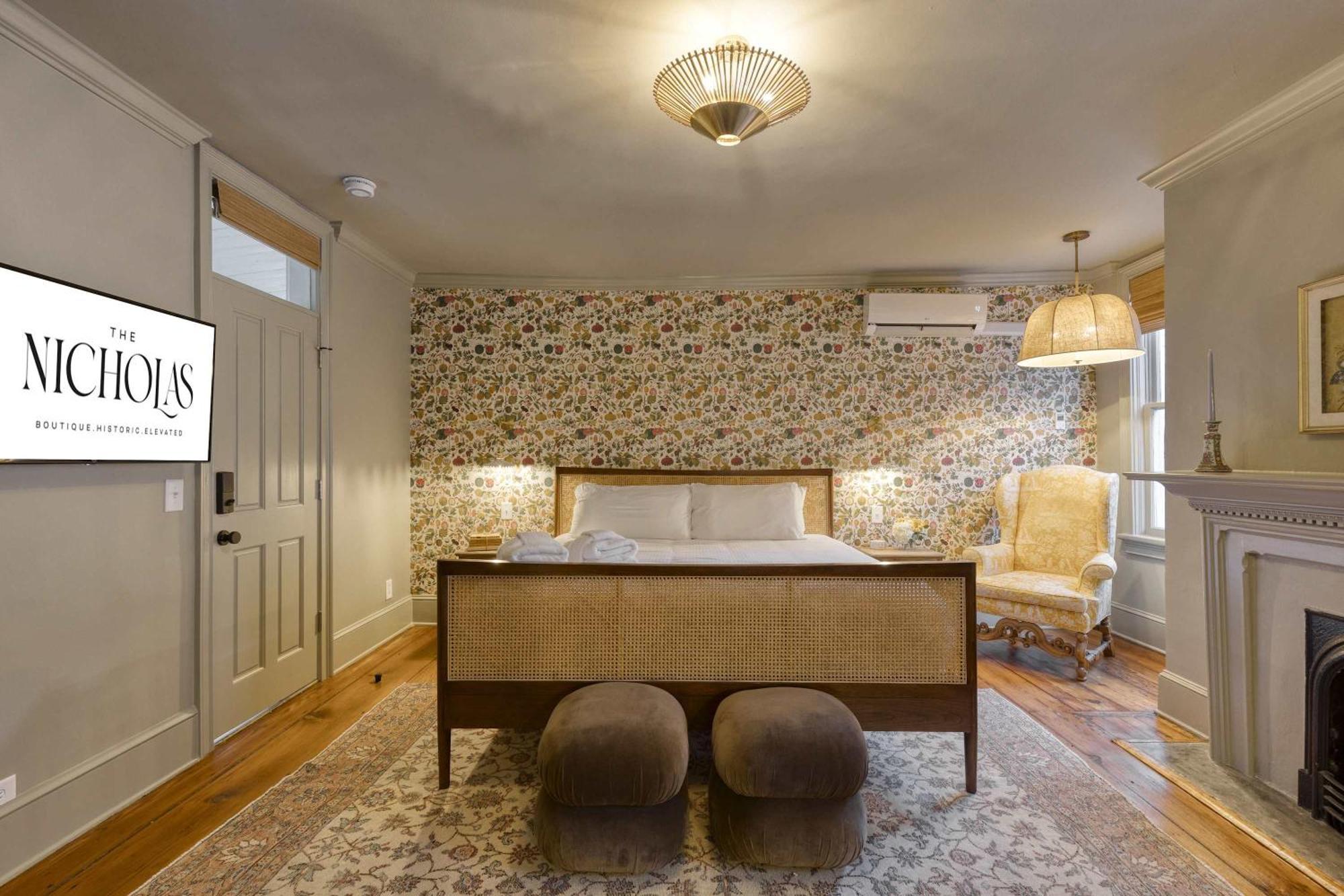 Historic Veranda King Walk To King *