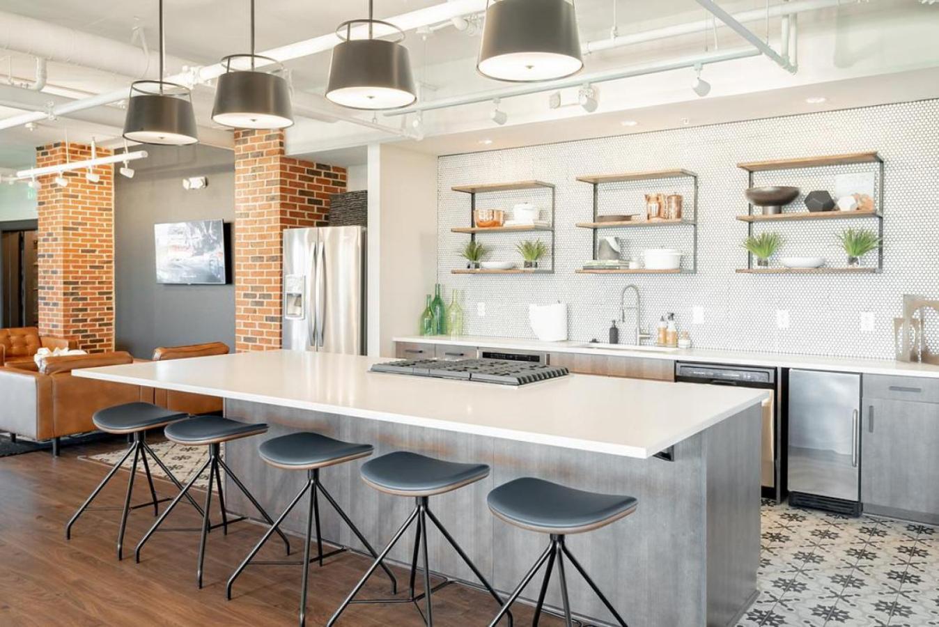 Apartment Landing At Meeting Street Lofts - In East