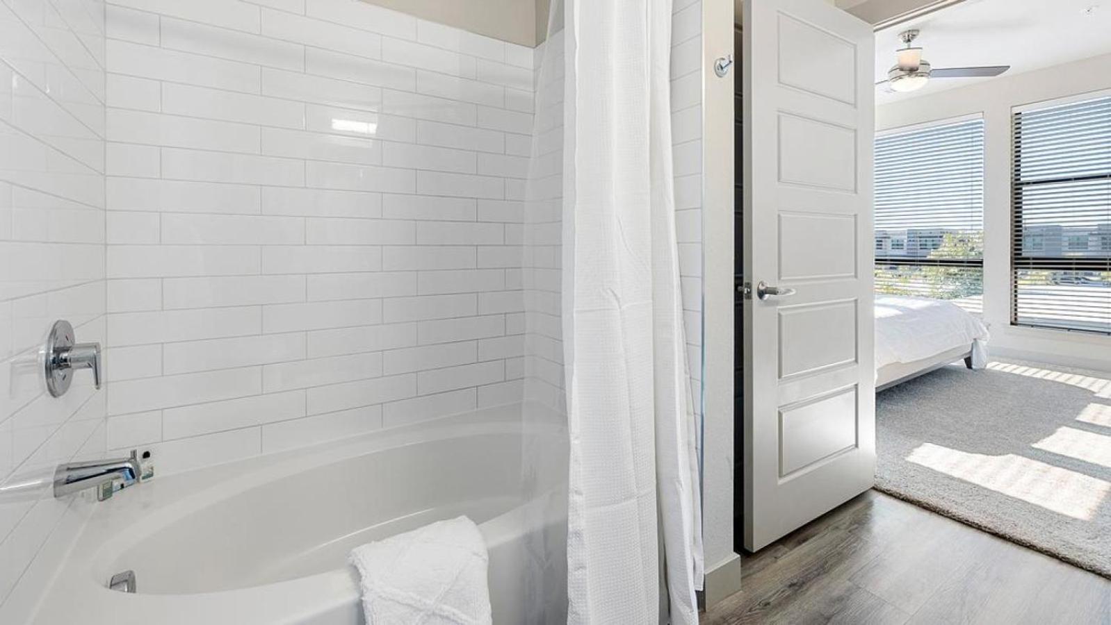 Landing At Meeting Street Lofts - In East Apartment *
