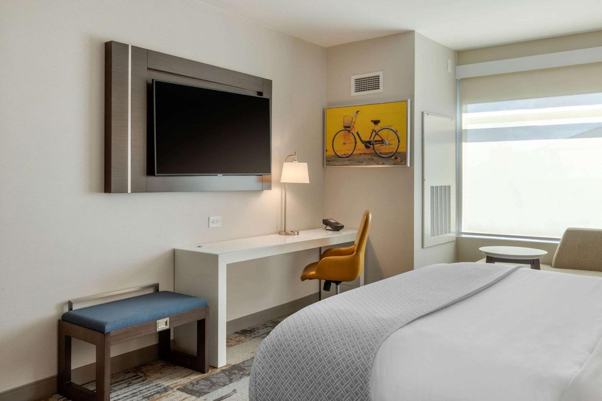 Cambria Riverview Hotel 3*