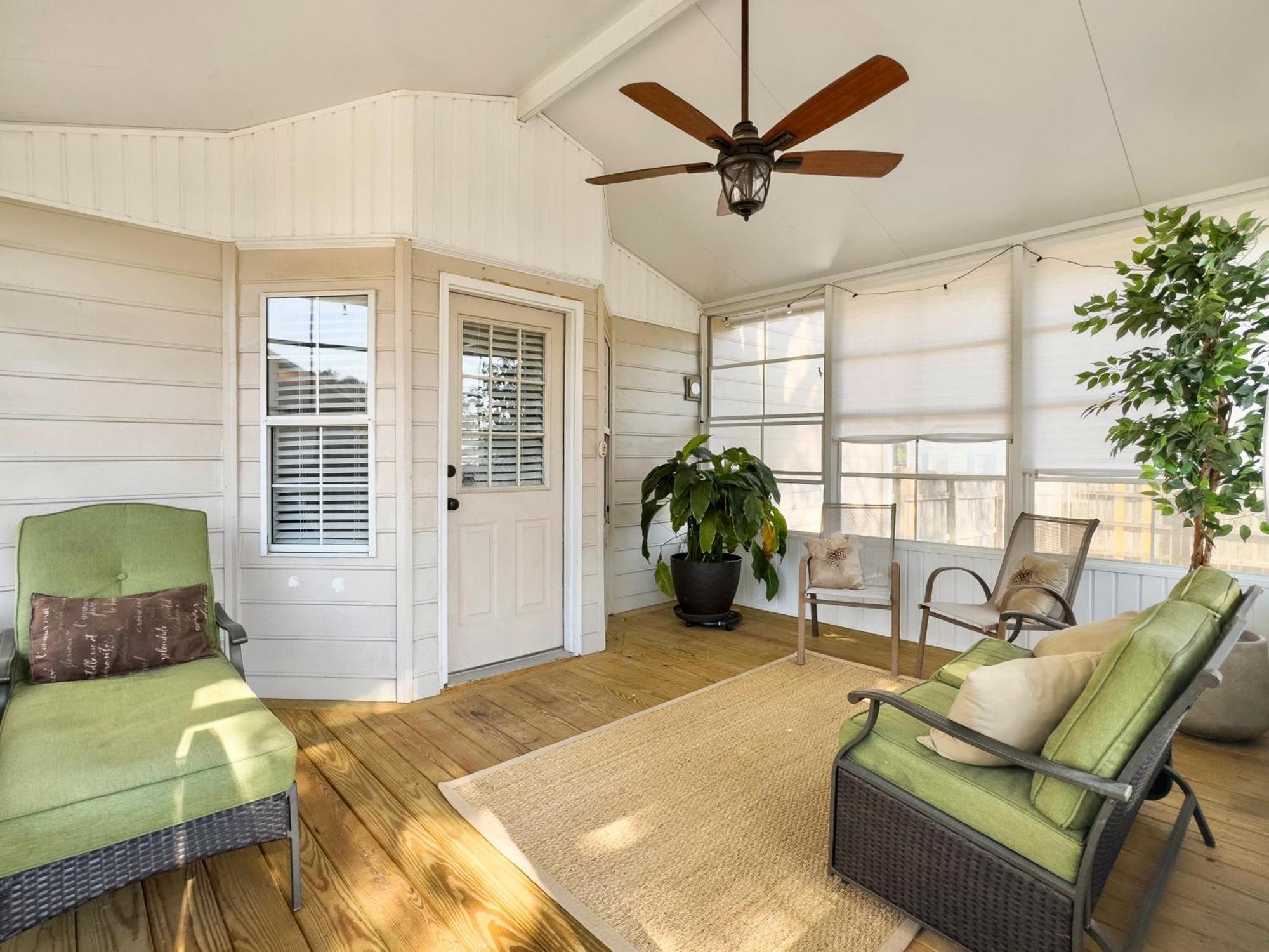 Cozy Away From - Pet-friendly, King Bed * Charleston