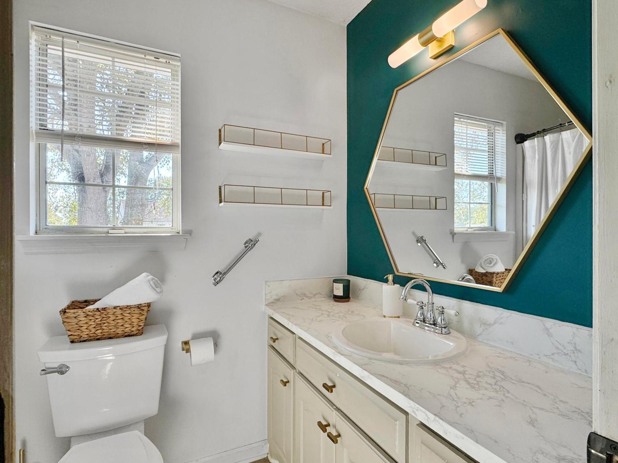 Cozy Away From - Pet-friendly, King Bed * Charleston