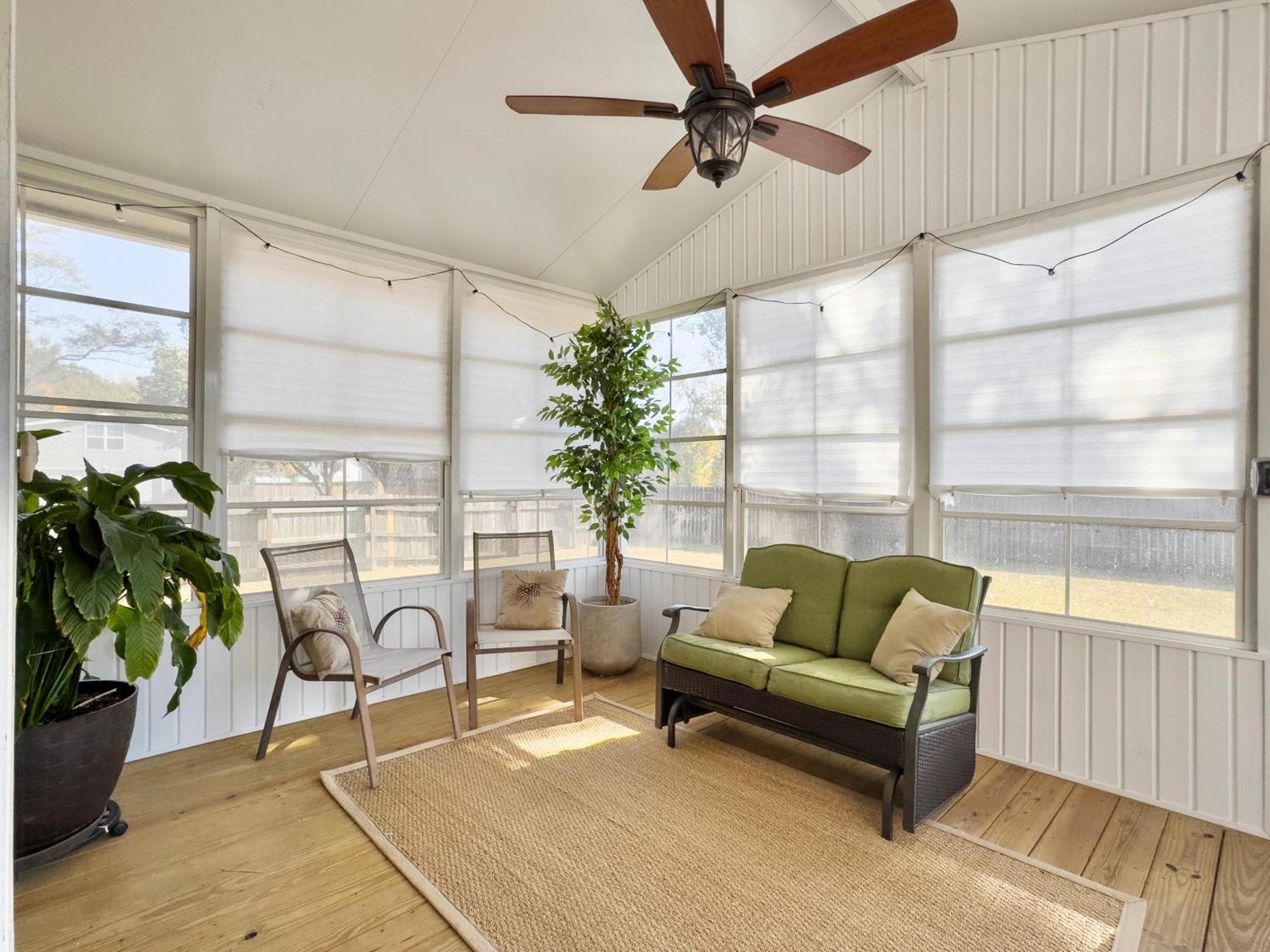Cozy Away From - Pet-friendly, King Bed *