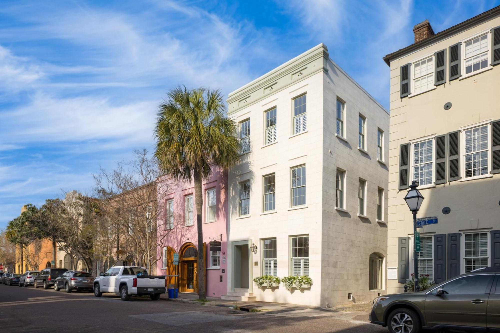 State St B By Avantstay French Quarter Rooftop Aesthetic Design Charleston