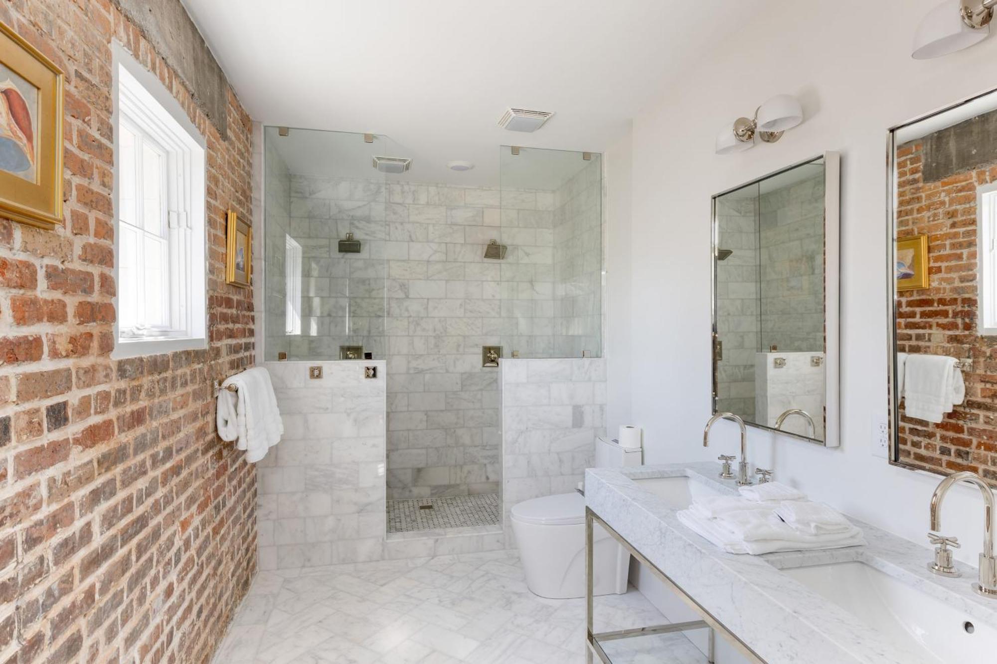 State St B By Avantstay French Quarter Rooftop Aesthetic Design Apartment Charleston