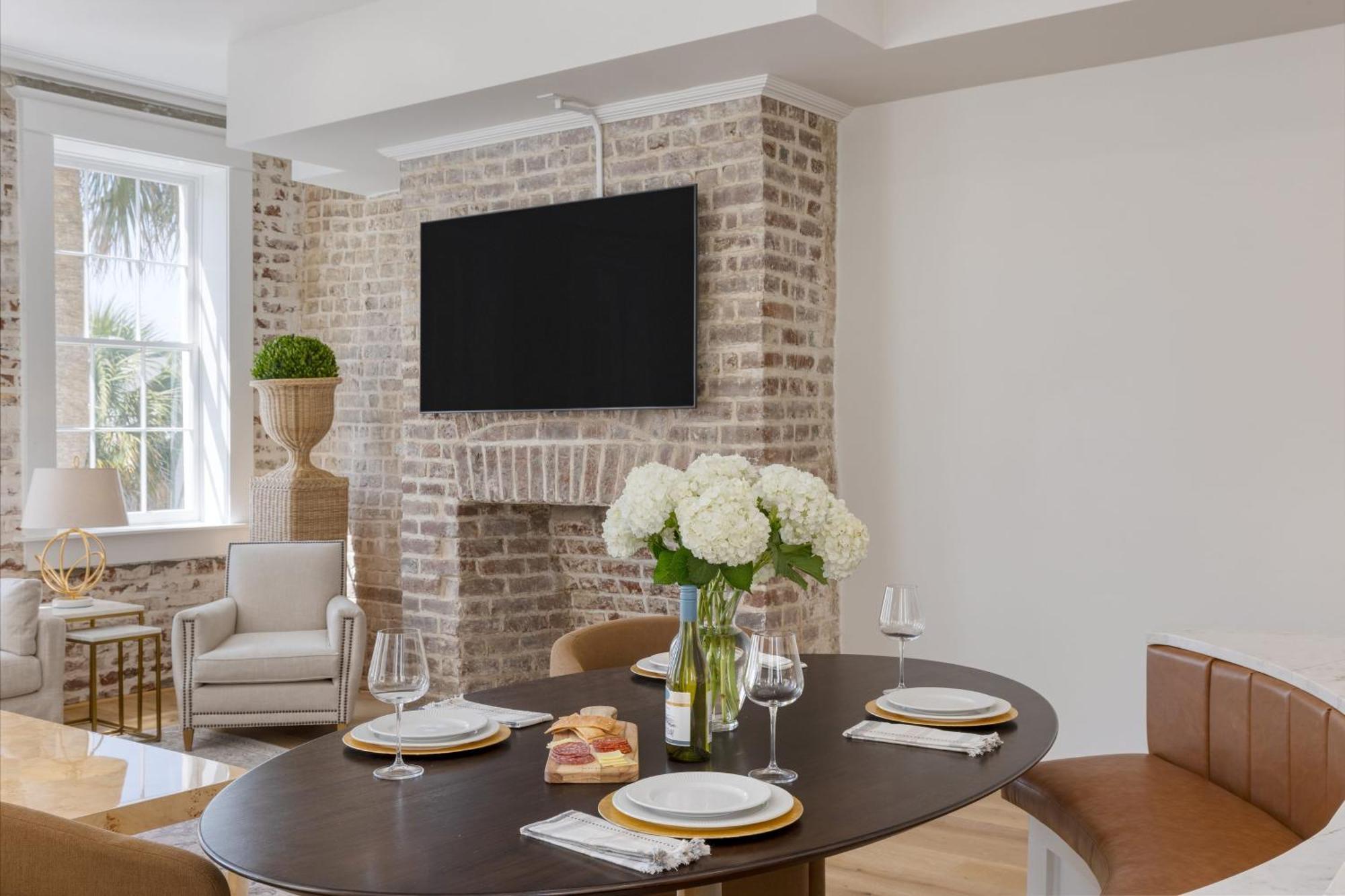 State St B By Avantstay French Quarter Rooftop Aesthetic Design Apartment Charleston