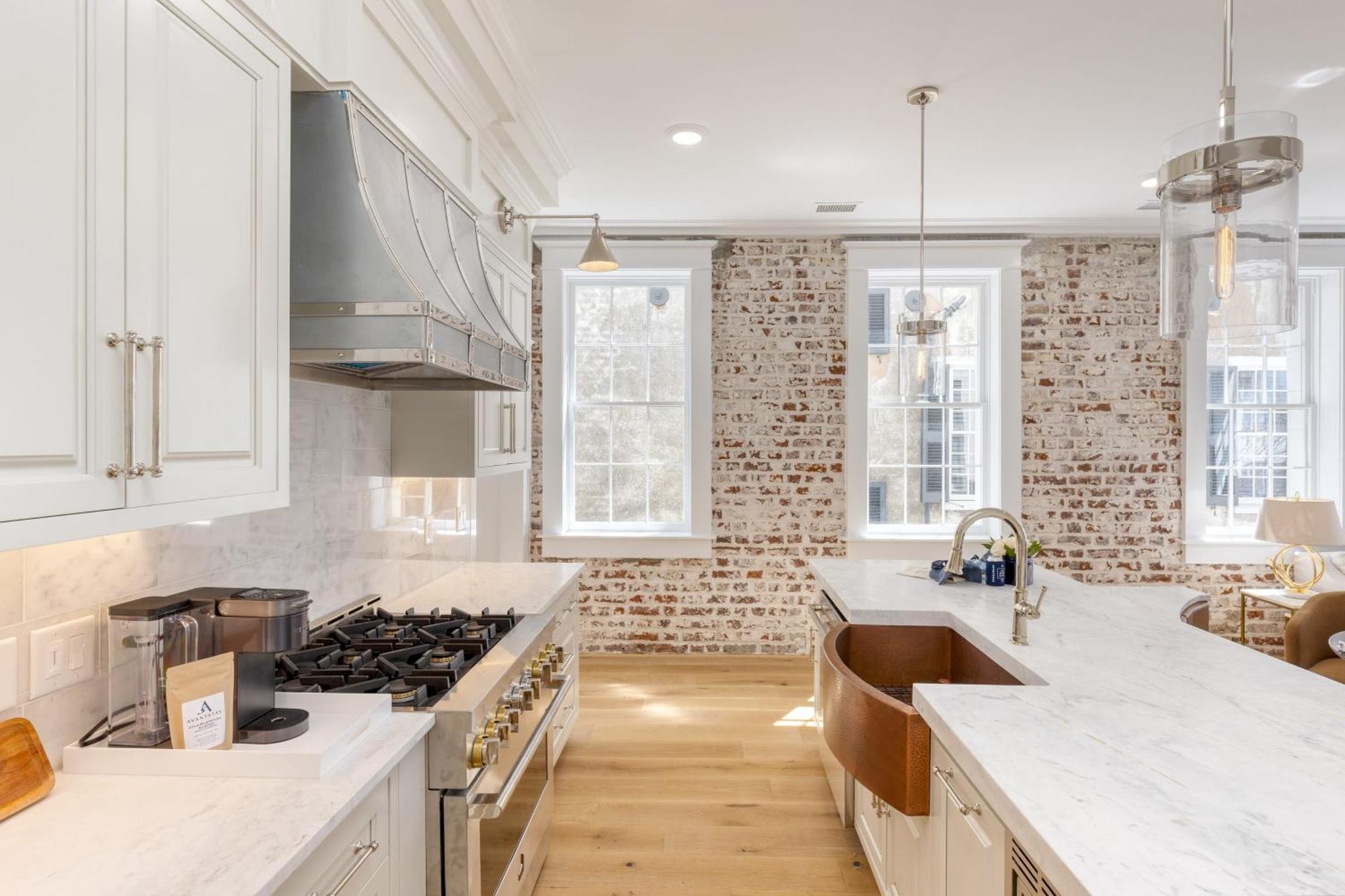 Apartment State St B By Avantstay French Quarter Rooftop Aesthetic Design Charleston