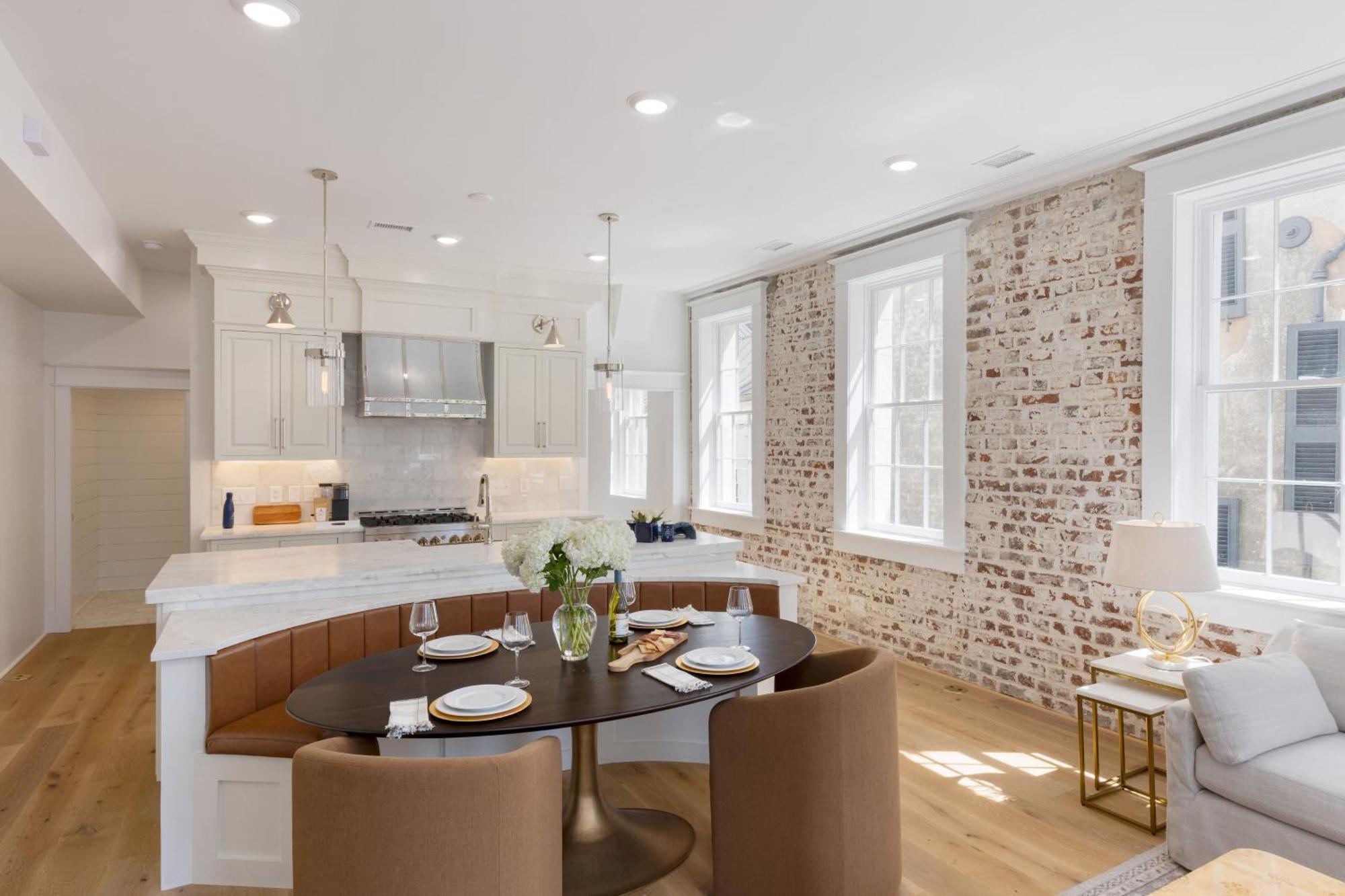 State St B By Avantstay French Quarter Rooftop Aesthetic Design Charleston