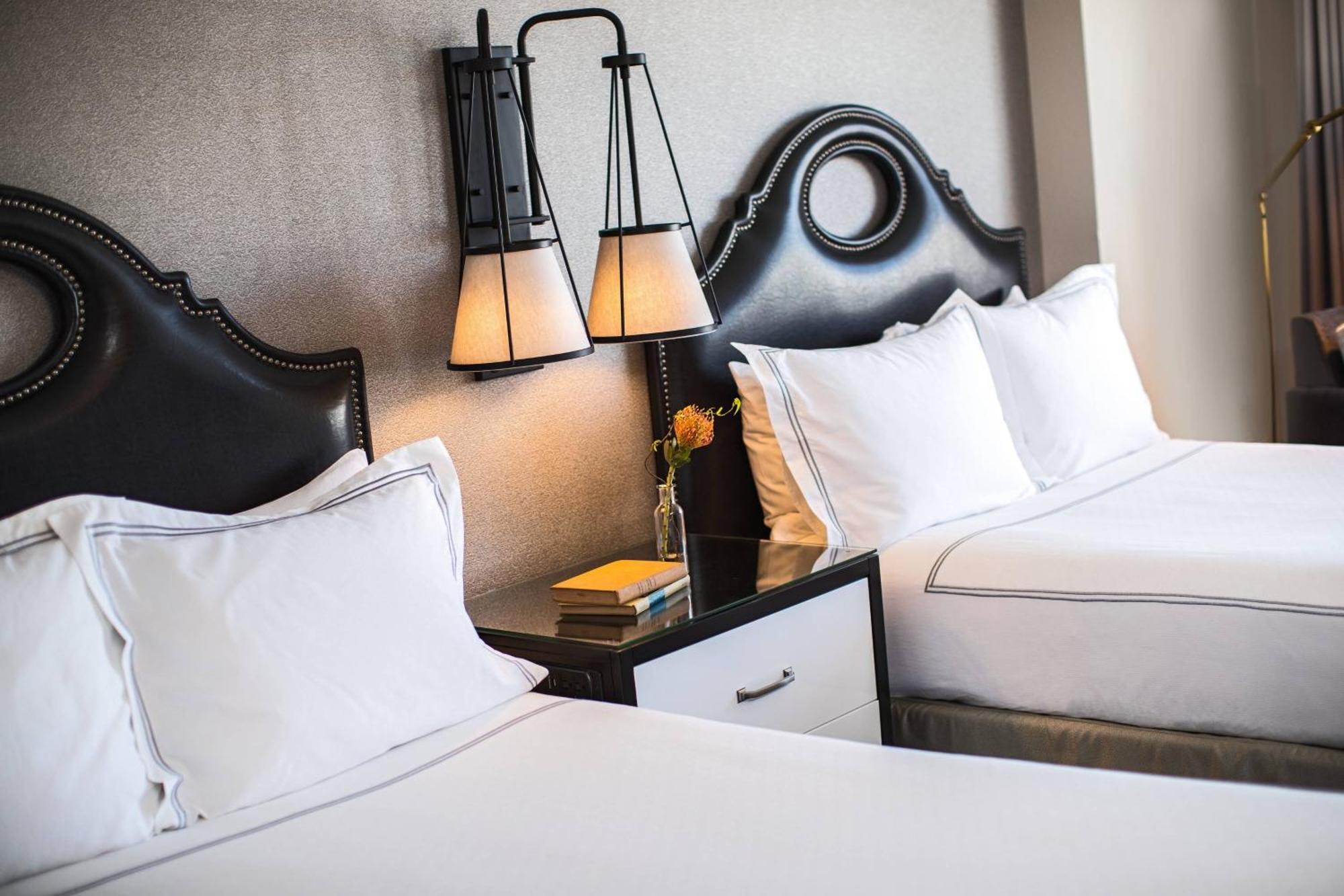 The Lindy Renaissance Hotel 4*