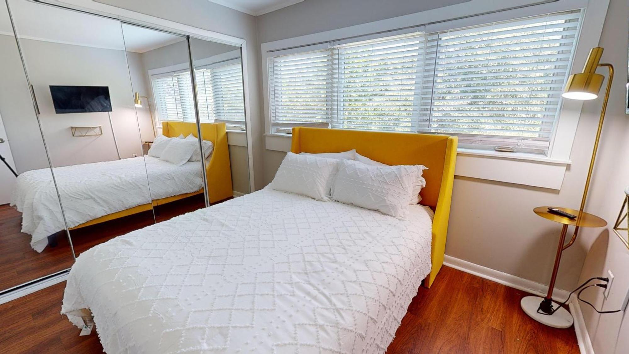 Honey Bee Apartment *