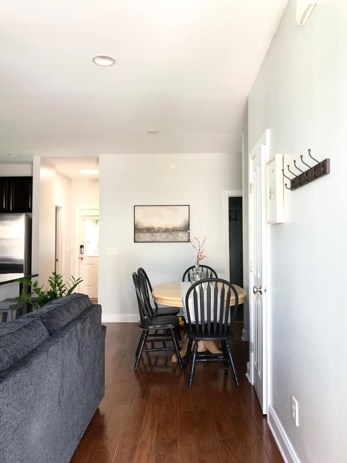 Relax In Comfort - Retreat Near Chs Downtown & Airport
